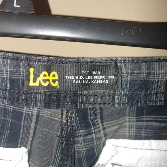 Men's Lee Gray and Blue Cargo Shorts Casual Style, Size 34 - Picture 3 of 7